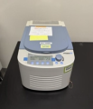 Labnet Prism R Centrifuge_top-view
